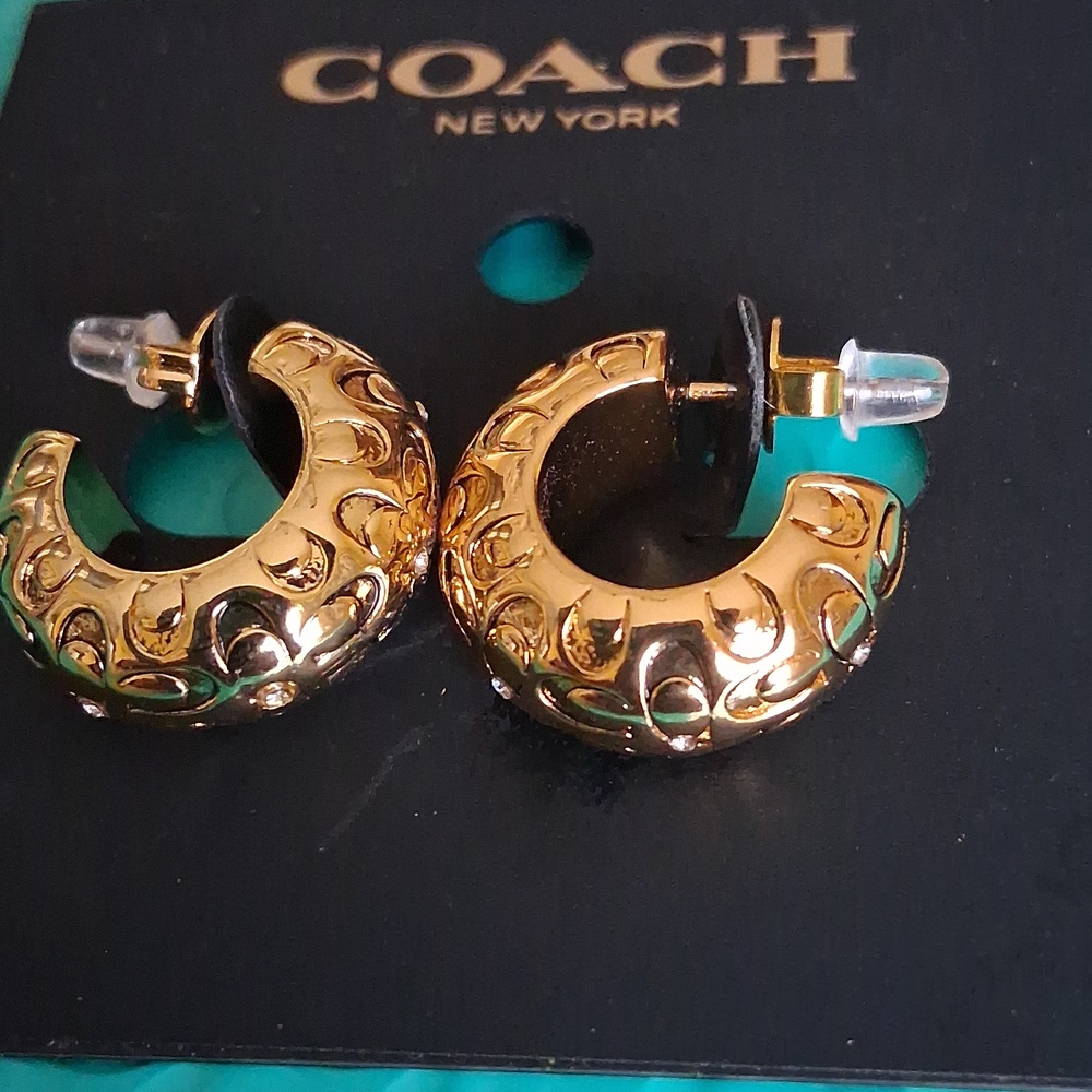 🌷Coach Signature C Embossed Earrings Gold With Crystal Accents NEW $65 Retail - Picture 3 of 4